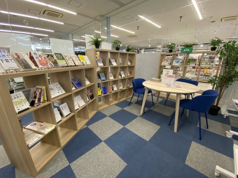 あらゆるジャンルの書籍が読める図書スペース