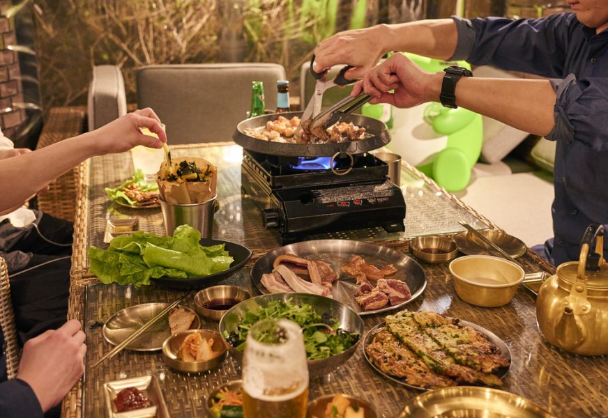 心地よいテラス空間で、気軽に韓国BBQを満喫