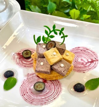 ベリーの紫陽花ムース 1,320円