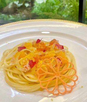 蟹と柑橘の冷製スパゲッティ 1,760円