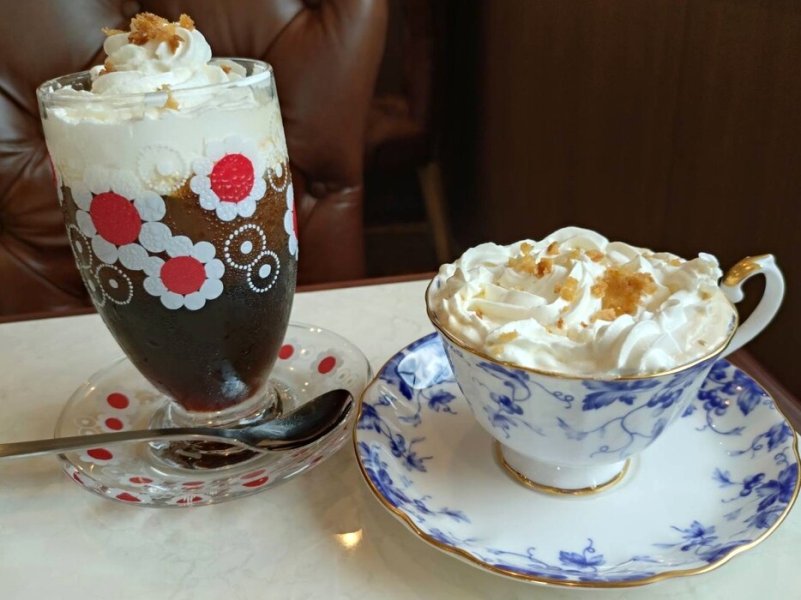 深煎りコーヒーのほろ苦さと、生クリームのまろやかな甘みが楽しめるウィンナーコーヒー