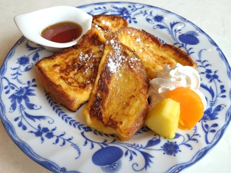 たっぷりバターで外はこんがり、中はしっとり！卵とミルクのふんわりフレンチトースト