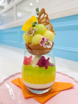 「新緑のメロンパフェ」 1,800円