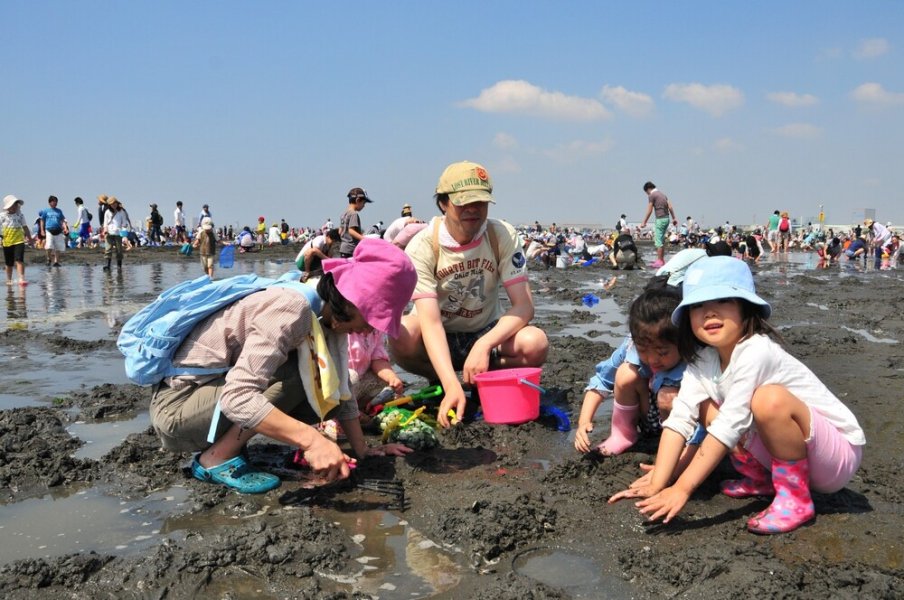 海浜公園で気軽に潮干狩り♪