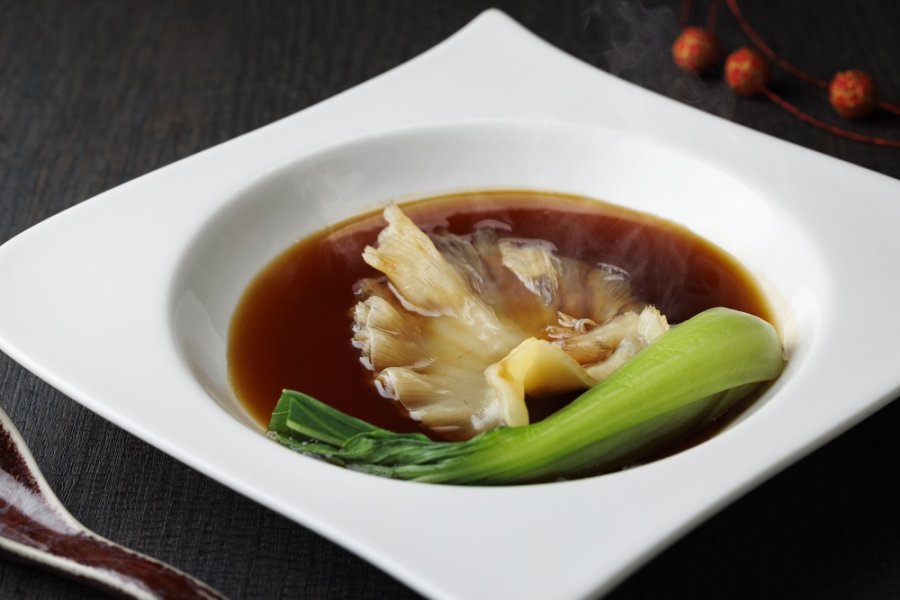 ◆前日までのご予約特典◆フカヒレの姿煮（大人のお客様限定・お一人様一皿）