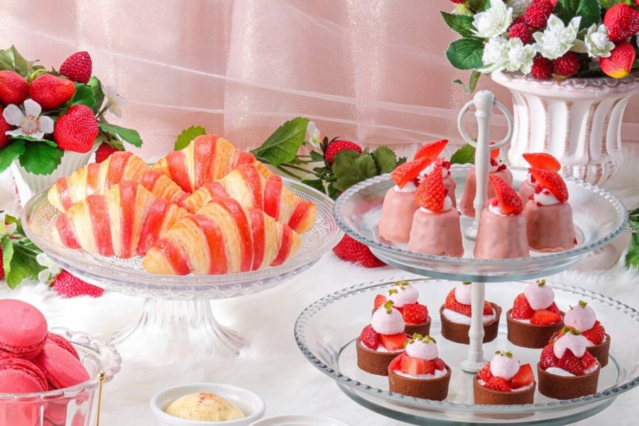 「いちごカヌレ」や「いちごクロワッサン」、「いちごタルト」など、贅沢ないちごスイーツ