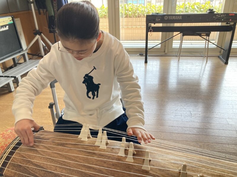 弾き始めの曲は親指で弾くことが多いです♬ 